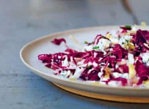 Recette Enchevêtrement de radicchio et chicorée à la ciboulette et fromage bleu 