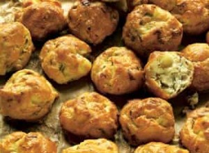 Recettes de Yotam Ottolenghi :petits pains aux oignons nouveaux et au piment, ainsi que des gâteaux au crabe, au boulgour et au sumac 