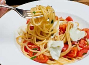 Recette des spaghettis aux tomates cerises, mozzarella et basilic d Angela Hartnett 