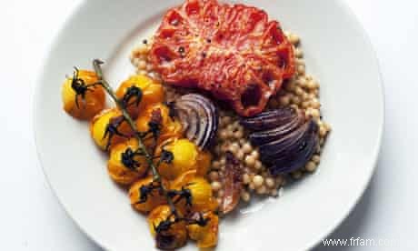 Le dîner de milieu de semaine de Nigel Slater :légumes, harissa et couscous 