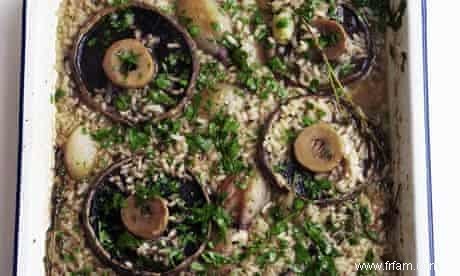 Dîner en milieu de semaine de Nigel Slater :riz aux champignons cuit au four 