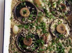 Dîner en milieu de semaine de Nigel Slater :riz aux champignons cuit au four 