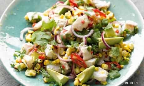 Les recettes de Yotam Ottolenghi pour ceviche de maïs fumé et avocat, et pancakes de maïs et oignons nouveaux 