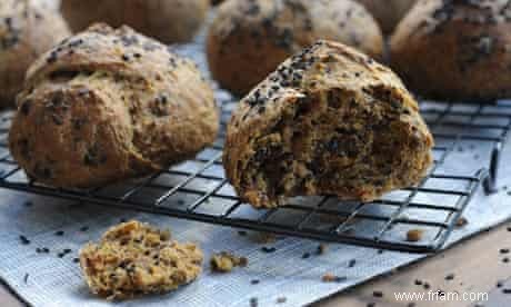 La recette des rouleaux aux olives noires et au sumac de Dan Lepard 