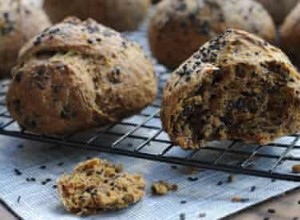 La recette des rouleaux aux olives noires et au sumac de Dan Lepard 