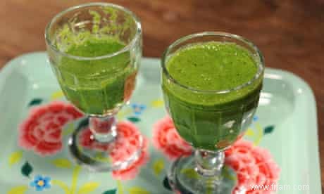 Faites votre propre smoothie au chou frisé et aux pommes 