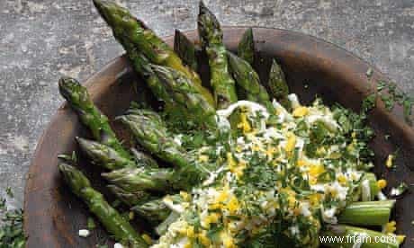 Apportez-moi mes lances :les recettes d asperges de Yotam Ottolenghi 