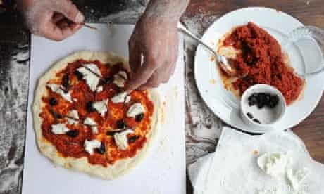 Les recettes de base de pizza et de sauce tomate parfaites de Dan Lepard 