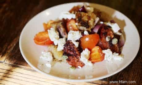 Recette de Salade de chèvre avec tomates et oignons grillés lentement d Angela Hartnett 