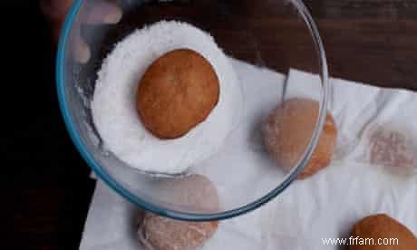 Recette de beignets à la confiture de sirop d or de Dan Lepard 