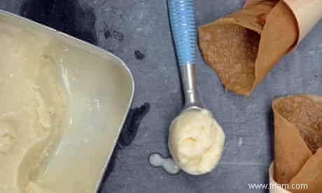 Glace tropicale sans produits laitiers avec cornets gaufrés sans gluten 