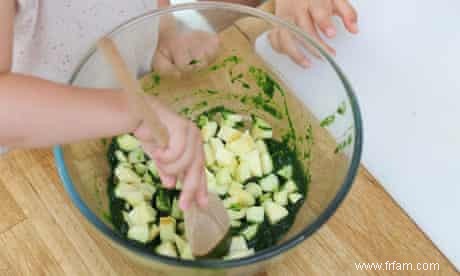 La recette du gâteau gluant aux pommes vertes et aux épinards de Dan Lepard 