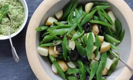 Salade de pommes de terre avec haricots verts et pesto sans produits laitiers ni noix 