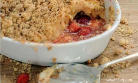 Recette du crumble de crème anglaise au mascarpone aux fraises de Dan Lepard 