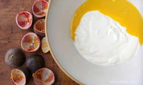 Glace crème fraîche aux fruits de la passion de Dan Lepard 