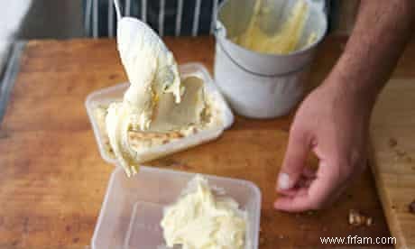 Glace crème fraîche aux fruits de la passion de Dan Lepard 