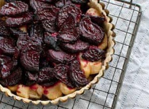 Tarte au raifort et à la betterave sans gluten avec glaçage balsamique 