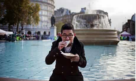 Nourrir les 5 000 :une manifestation et un porc à Trafalgar Square 