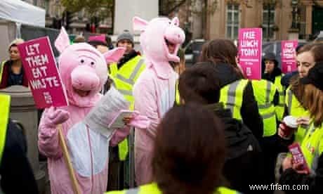 Nourrir les 5 000 :une manifestation et un porc à Trafalgar Square 