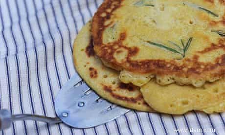 Recettes de tarte aux noix de pécan et au romarin de Ruby Tandoh 