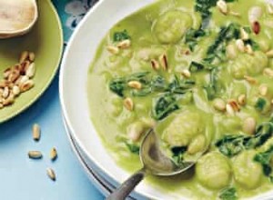 Soupe au pesto avec gnocchis, haricots et légumes verts – recette végétalienne 