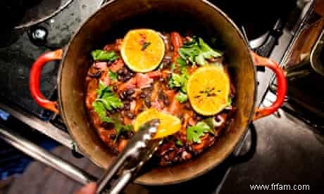 Recette de feijoada au porc et aux haricots noirs de Jack Monroe 