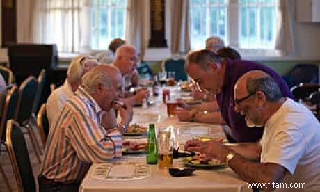 Boules après boules :un festin d après-match au club-house 