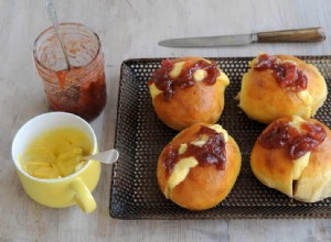 Confiture à craquer :recette de brioches à la rhubarbe et à la crème anglaise de Ruby s 