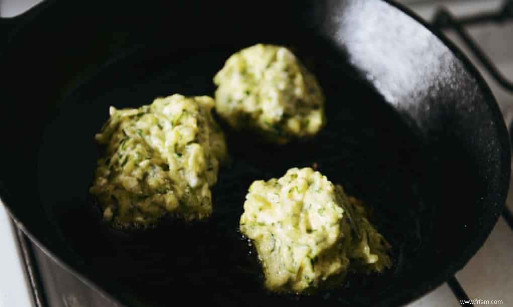 Cuisine de saison :recette de beignets de courgettes et aneth 