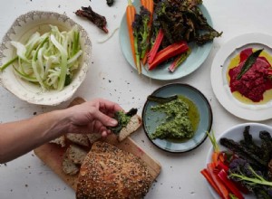 Ne le renversez pas, trempez-le :de délicieuses trempettes de houmous de betterave et de cavolo nero à base de « déchets alimentaires » 