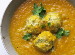 Recette de soupe de carottes et de cardamome de Nigel Slater avec des boulettes de ricotta aux herbes 