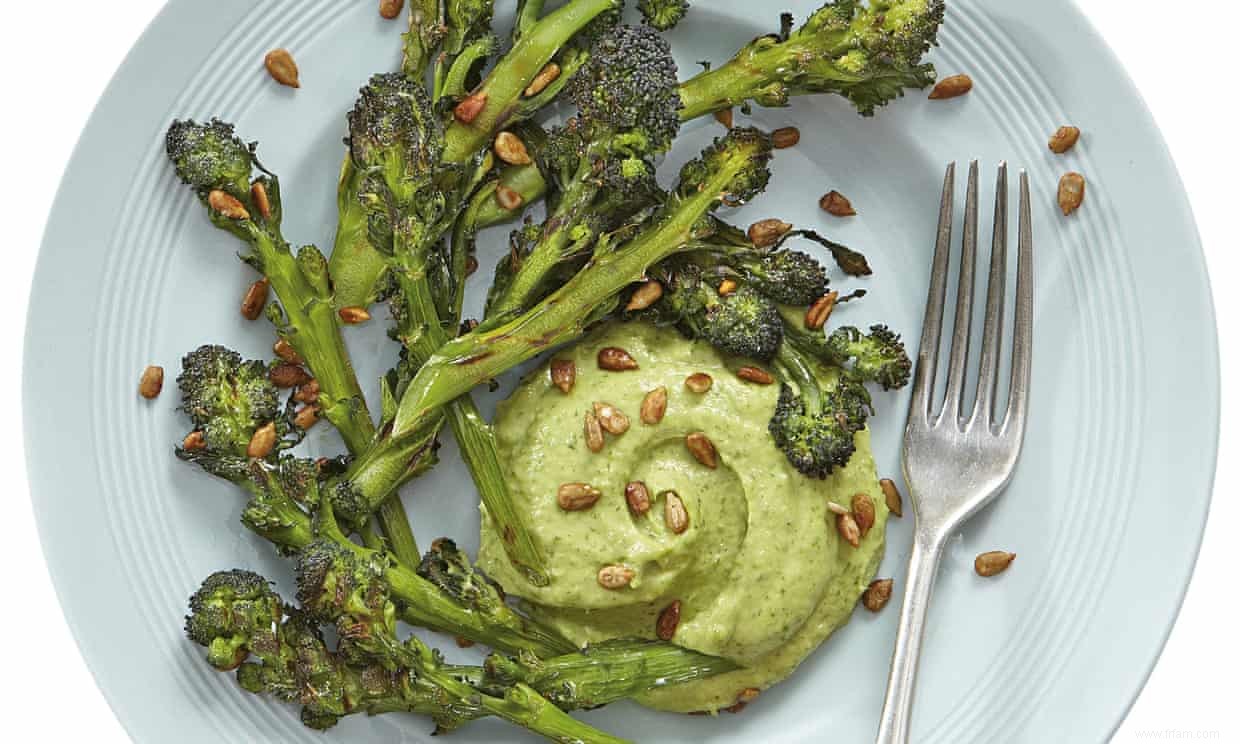 Le cuisinier du week-end :les recettes de Thomasina Miers pour le brocoli à l avocat et le chou grillé avec des côtelettes de porc 