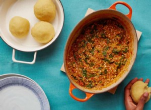 Dame en rouge :une recette africaine traditionnelle de soupe au gombo 