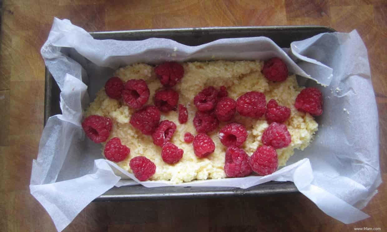 Comment faire un gâteau aux framboises, noix de coco et sirop de citron – recette 