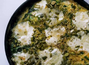 Oeufs cuits au four avec recette de taleggio et de légumes verts de Nigel Slater 