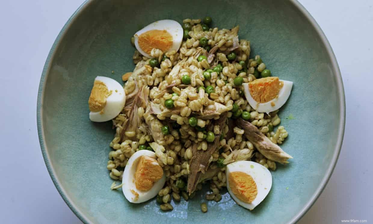 Orge perlé de Nigel Slater avec petits pois et maquereau fumé 