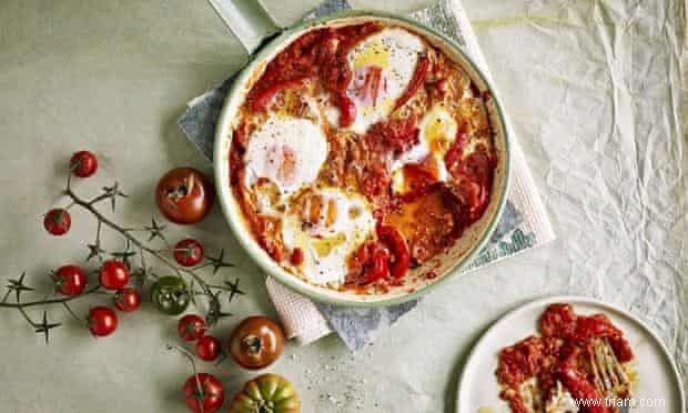 Une casserole de sauce tomate, quatre repas copieux 