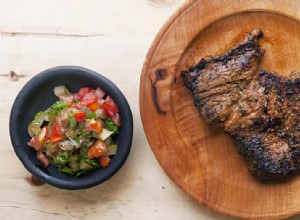 Steak grillé de Nigel Slater avec des champignons grillés, des recettes de salade de haricots et d amandes 