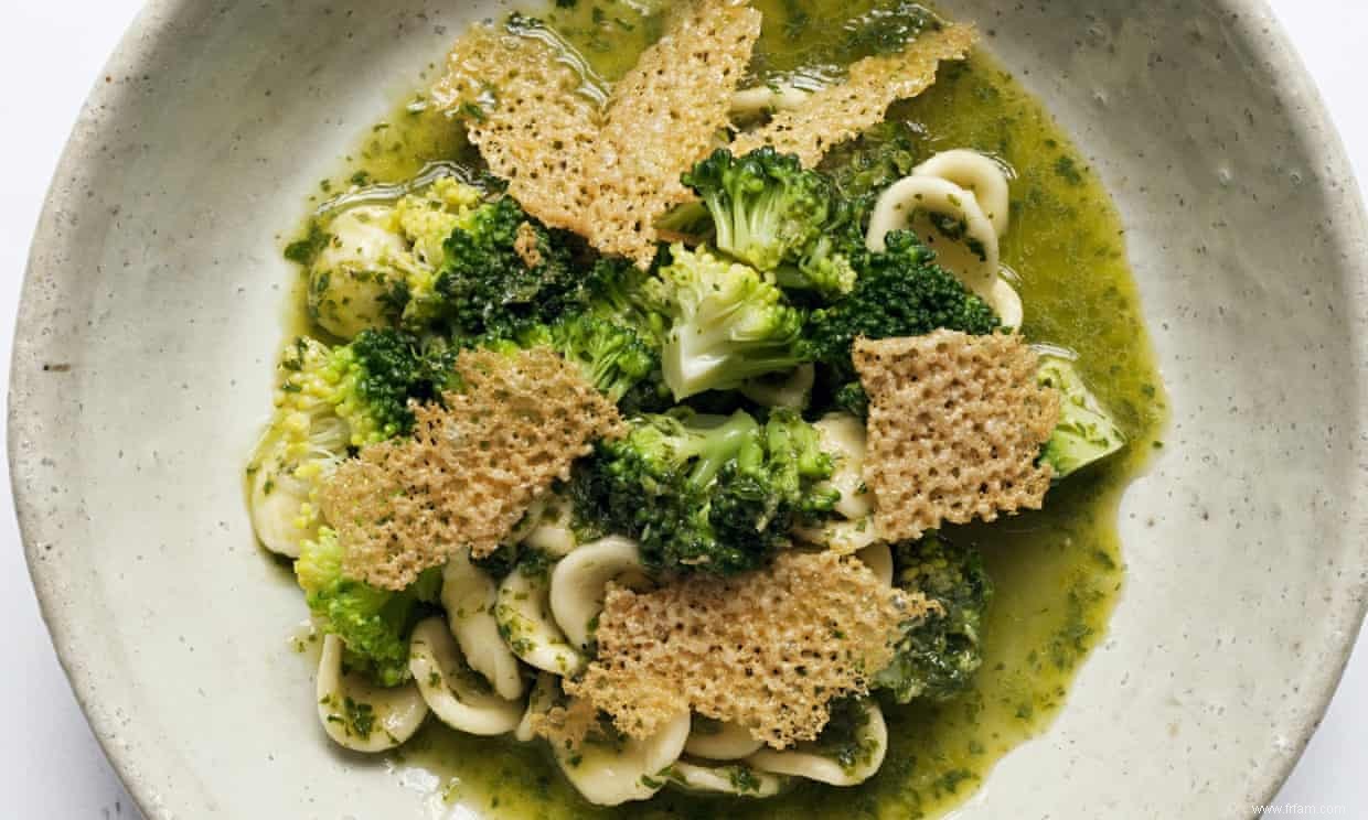 Recette Orecchiette, salsa verde et chips de parmesan de Nigel Slater 