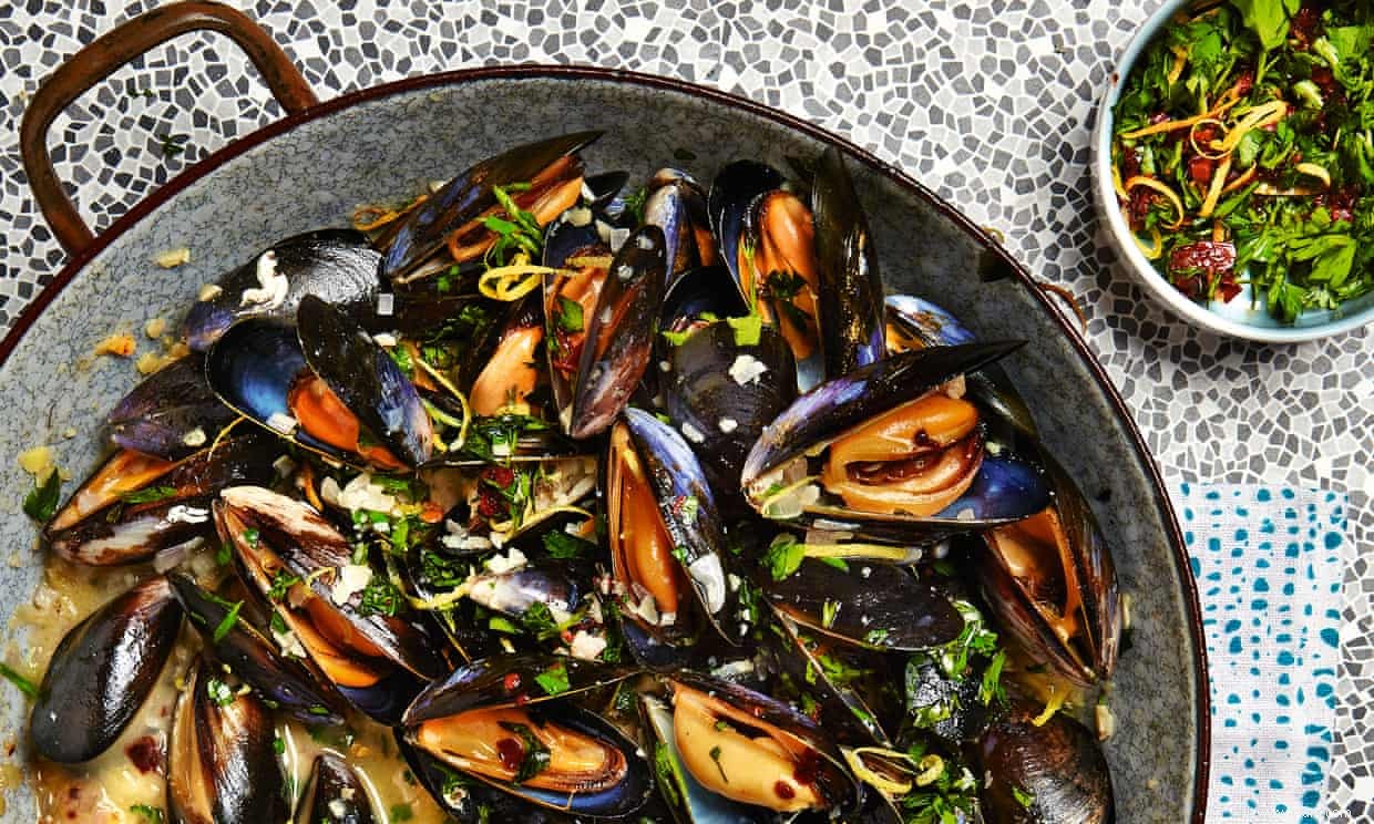 La cuisinière du week-end :les recettes de moules au piment et aux amandes de Thomasina Miers et le maquereau rôti façon thaï 