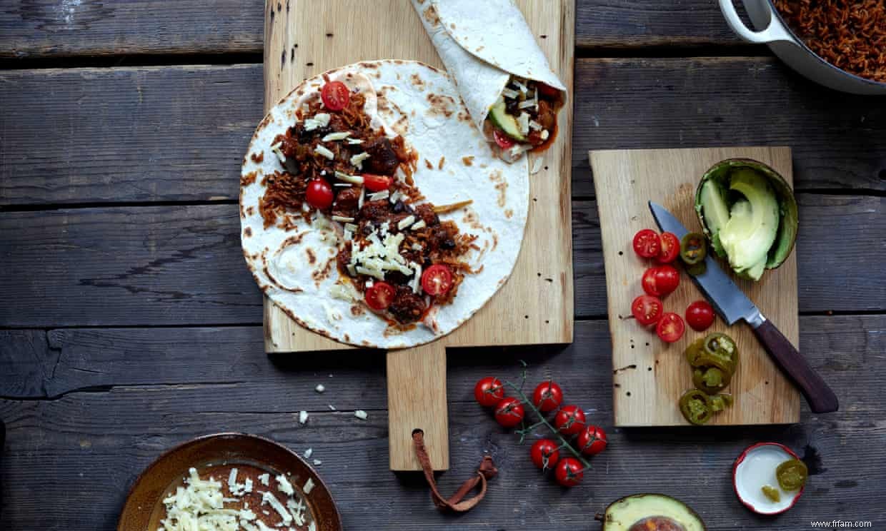 Quatre plats, à cuisiner une seule fois :la poitrine de porc d Alex Bluett, le ragoût de haricots noirs et de chorizo 