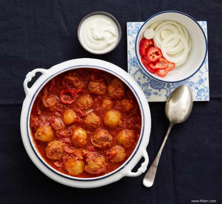 Un lot de bouillon de poulet, quatre plats délicieux 