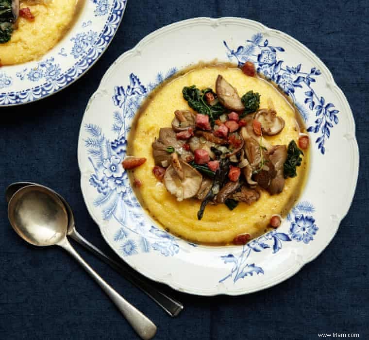 Un lot de bouillon de poulet, quatre plats délicieux 