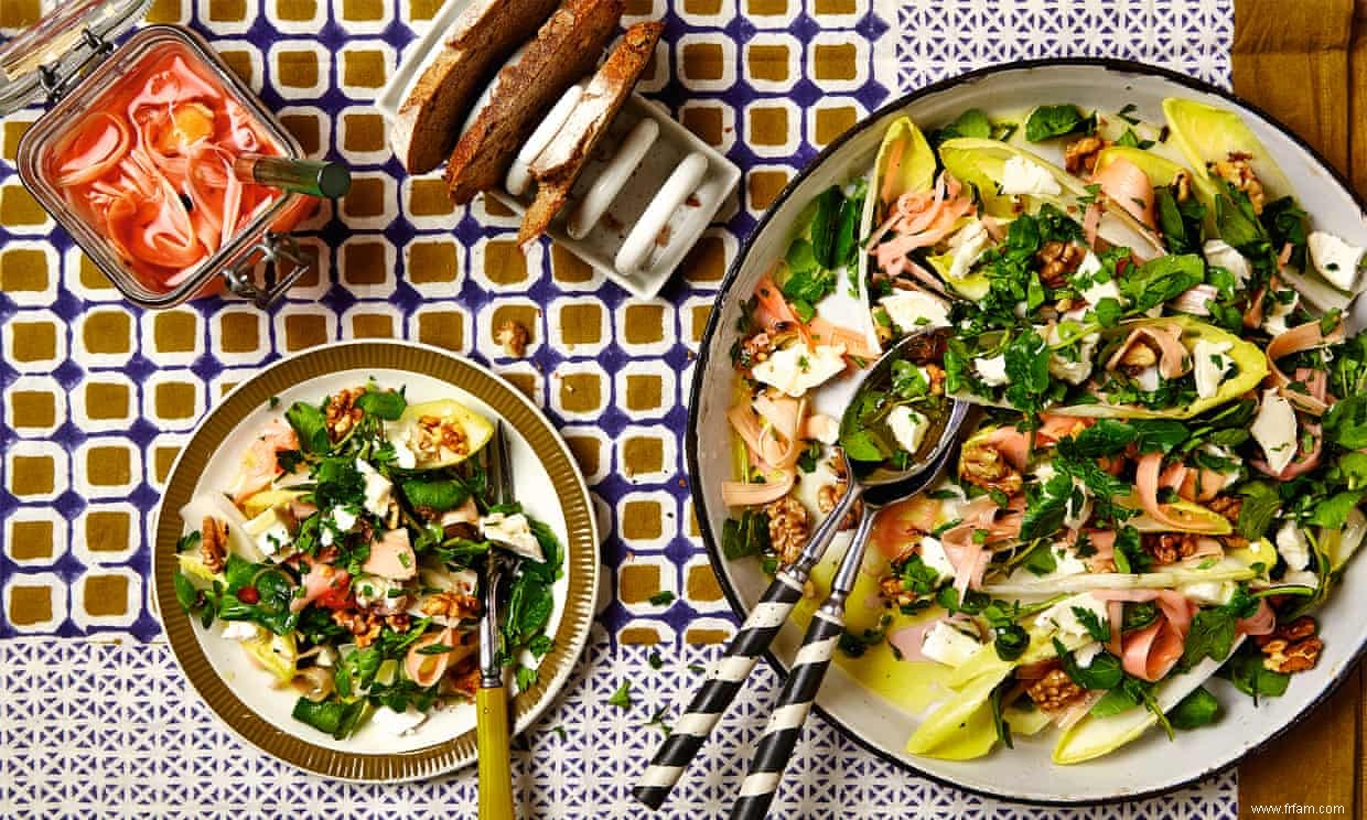 La cuisinière du week-end :les recettes de Thomasina Miers pour le risotto d orge, chorizo ​​et radicchio, et salade de chèvre et pickle de rhubarbe 