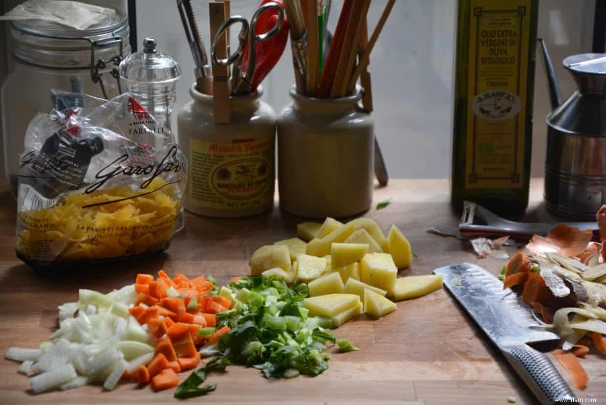 La recette de pâtes et pommes de terre de Rachel Roddy 