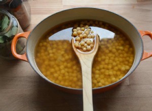 Recettes de Rachel Roddy :Pâtes romaines classiques et bouillon de pois chiches 