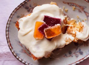 Gâteau aux noisettes et massepain de Nigel Slater et ananas rôti avec des recettes de yogourt glacé aux fruits de la passion 