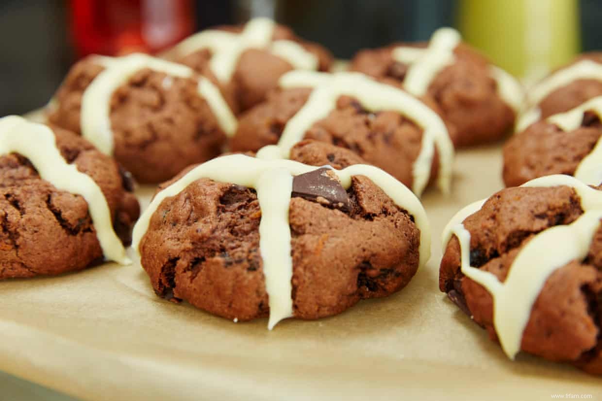 Les recettes de Pâques de Tamal Ray :de la tarte à la rhubarbe aux choco cross buns 