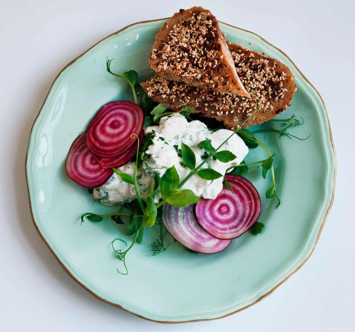 Feta crémeuse aux toasts de sésame de Nigel Slater 