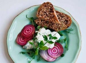 Feta crémeuse aux toasts de sésame de Nigel Slater 